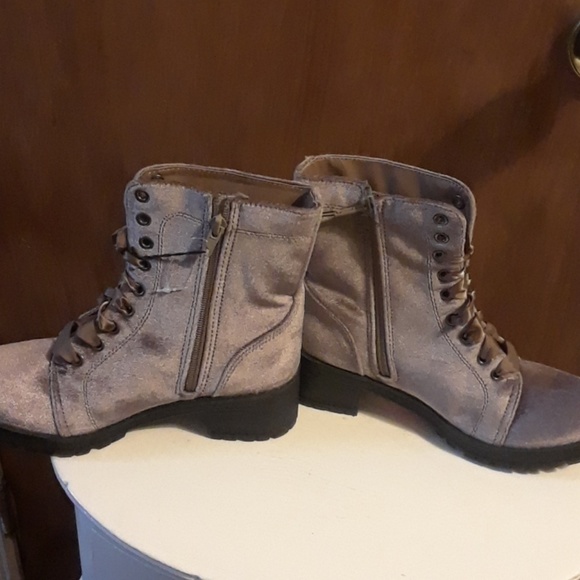 Taupe studded boot, size 6 - Picture 3 of 5